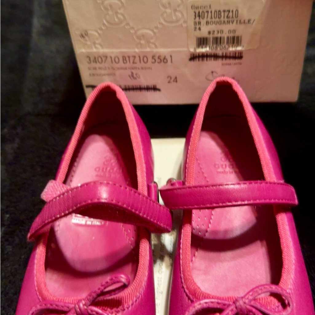 Gucci Pink Dress Shoes With Bow Detail